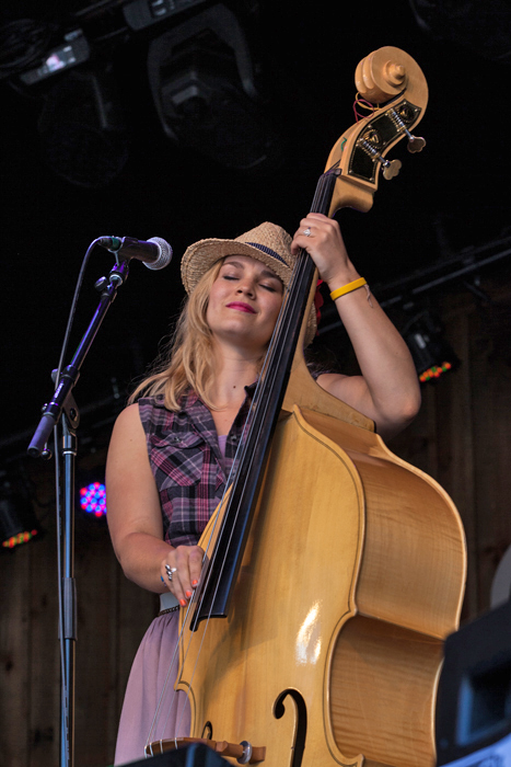 Della Mae